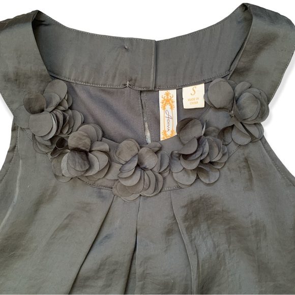 Adiva Silver-Grey Flower Ruffle Tank Top - Small - EUC - Picture 6 of 9